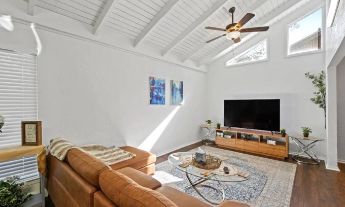 West Arlington House | Beautiful, Fun. SPACIOUS 5 bedroom home near Stadiums and Six flags
