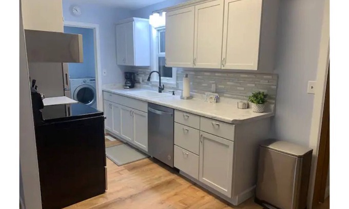 Grand Island House | Beautiful Furnished 2 Bedroom House with Garage