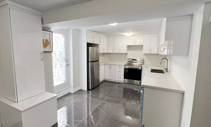 Meadowvale Village House | Beautiful furnished three rooms