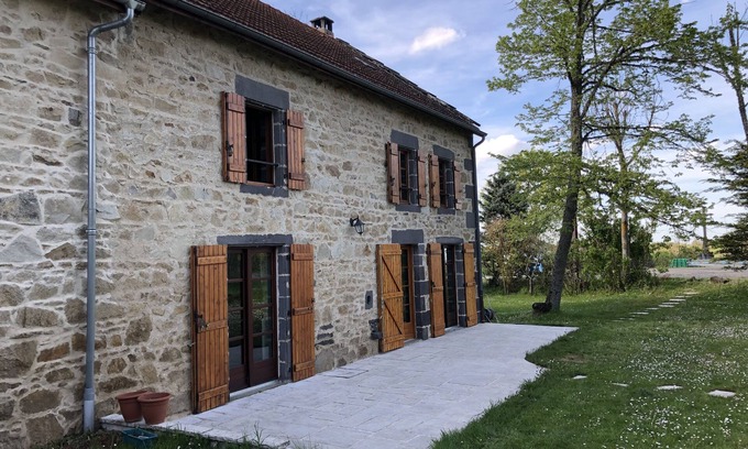 Loubeyrat House | Beautiful furnished farm in the park of Auvergne volcanoes close to Chatel-Guyon