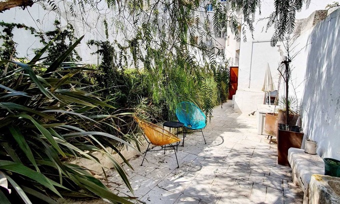 Old Town Cisternino Apartment | Beautiful Garden Apartment in Cisternino