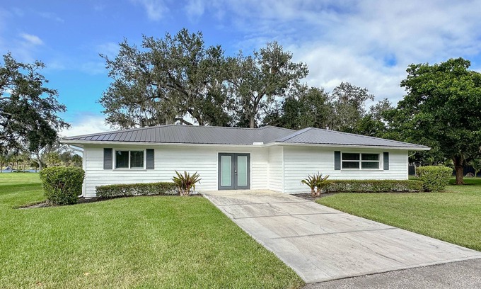 Fort Myers Shores House | Beautiful Gated Riverfront Estate Property