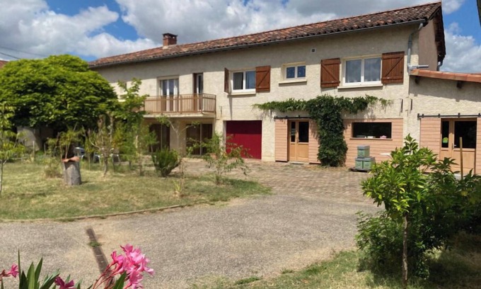 Albi Cottage | Beautiful gîte in the heart of Occitanie in ALBI - A bee farm in town!
