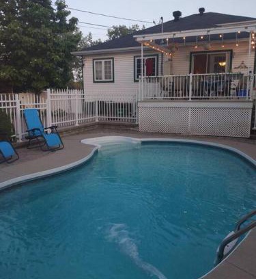 Downtown Gatineau House | Beautiful Guest Home Riverfront Retreat 15 Min to Ottawa
