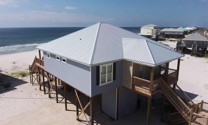 Dauphin Island House | Beautiful Gulf 4 BR/4 Bath, High End Furnishings w/Beach Gear and Kayak!