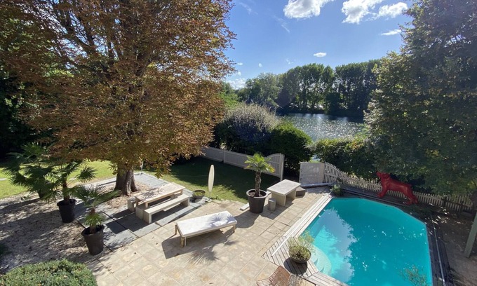 Carrieres-sur-Seine House | Beautiful house with pool, view and access to the Seine, very close to Paris
