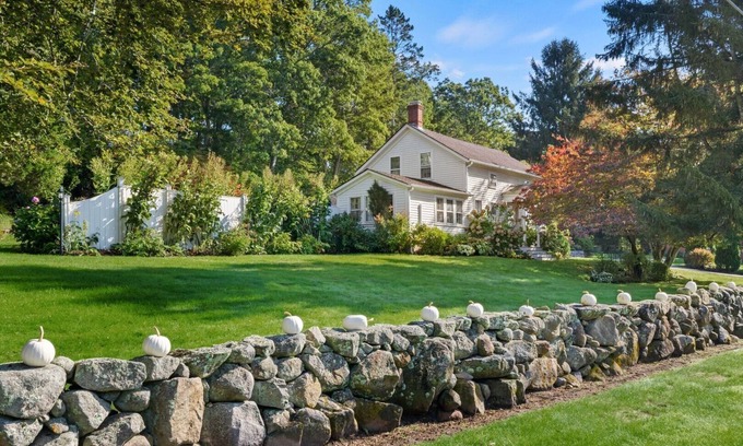 Haversham House | Beautiful Haversham Compound-Farmhouse, Cottage and Game Room!