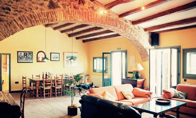 Vilajuiga Villa | Beautiful heritage house in vineyard