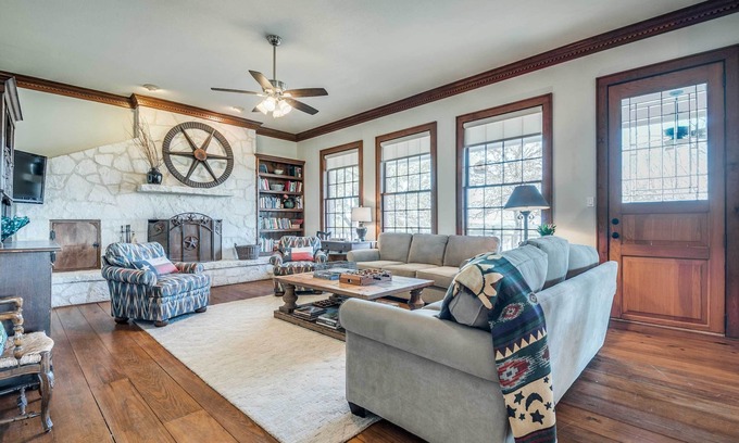 Boerne House | Beautiful Hill Country Ranch Home - 4 Mi to Town!