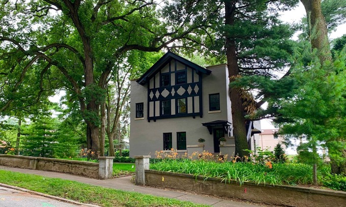 Davenport House | Beautiful historic Carriage House in exclusive McClellan Heights