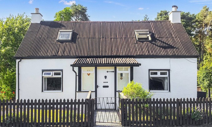 Newtonmore Cottage | Beautiful holiday cottage located in the Cairngorms National Park.