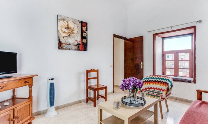 La Oliva House | Beautiful Holiday Home “Casa del Cuartel I” with Wi-Fi, Terrace & Courtyard