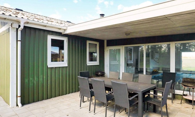 Hou House | Beautiful Holiday Home in Hals with Swimming Pool