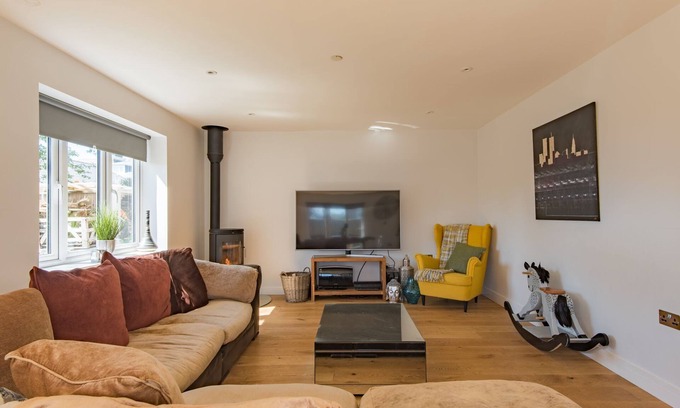 Deal House | Beautiful holiday home sleeping 8 with parking and huge garden in Deal, minutes from the beach