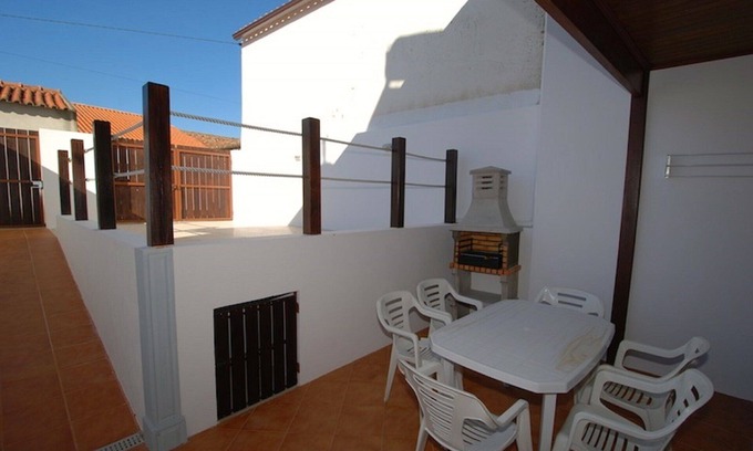 Casais do Rio House | Beautiful holiday house with wood interiors, close to the beach and golf courses