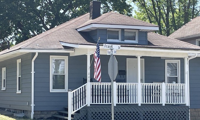 Sharon House | Beautiful Home at 446 Frank & Fourth