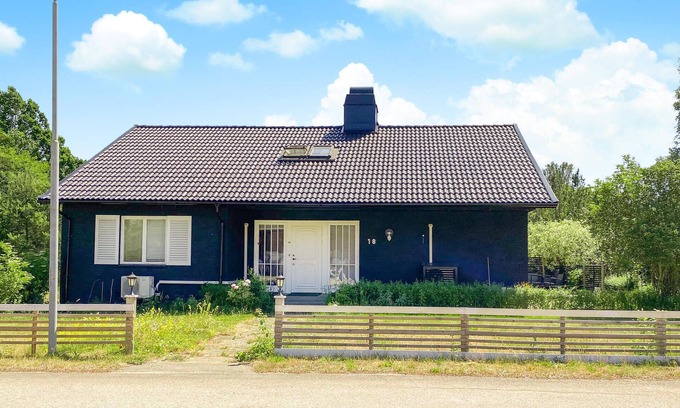 Almeboda House | Beautiful home in älmeboda with kitchen