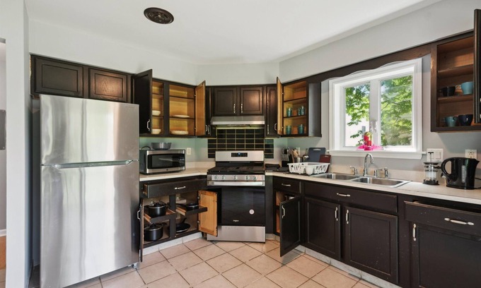 Ardmore House | Beautiful home in charming suburb of Philadelphia