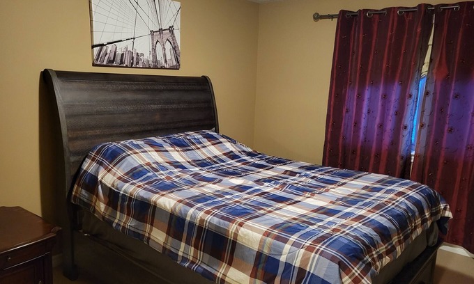 Hull House | Beautiful home in Findlay creek Ottawa
