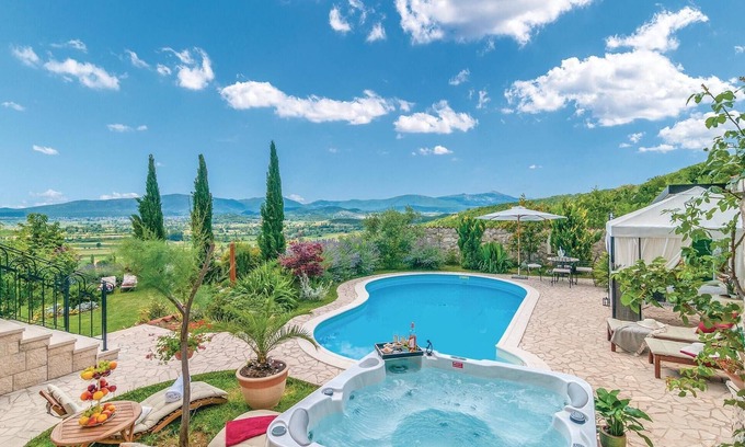 Sinj House | Beautiful home in Gala Otok with sauna
