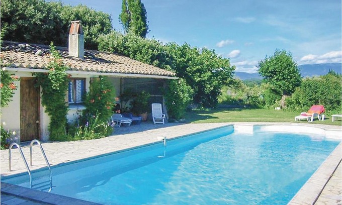 Grignan House | Beautiful home in Grignan with WiFi and Outdoor swimming pool