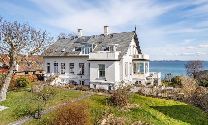 Hellebaek House | Beautiful home in Hellebæk