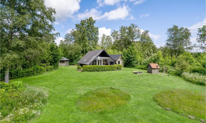 Skovgaarde House | Beautiful Home In Herning With Kitchen