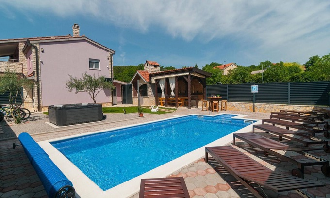 Hrvace House | Beautiful home in Hrvace with WiFi