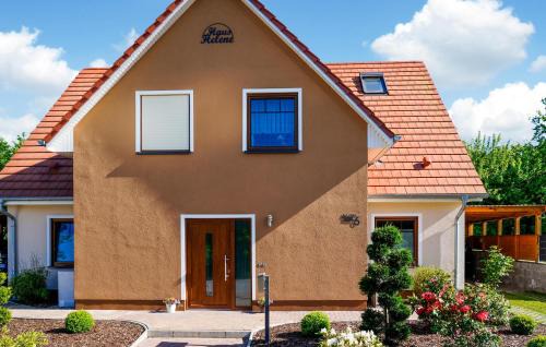 Jesendorf House | Beautiful Home In Jesendorf With Sauna