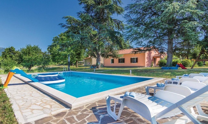 Krsan House | Beautiful home in Krsan with WiFi