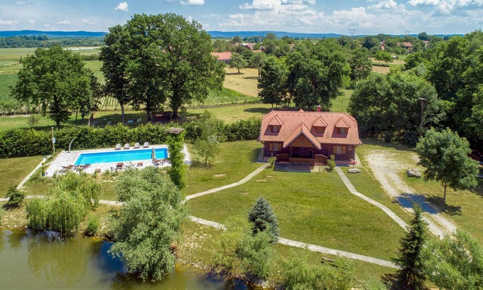 Mala Ludina House | Beautiful home in Mala Ludina with WiFi