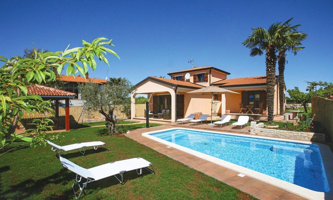Novigrad House | Beautiful home in Novigrad with WiFi