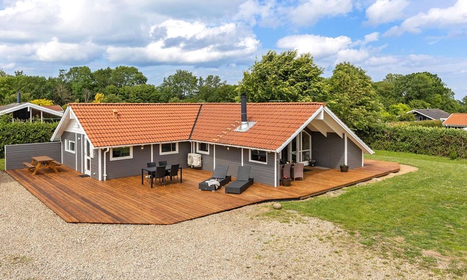 Mommark Strand House | Beautiful home in Sydals with sauna