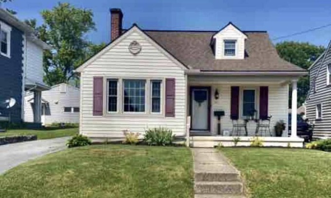 Manheim House | Beautiful Home in the Heart of Manheim walking distance to restaurants & Bars