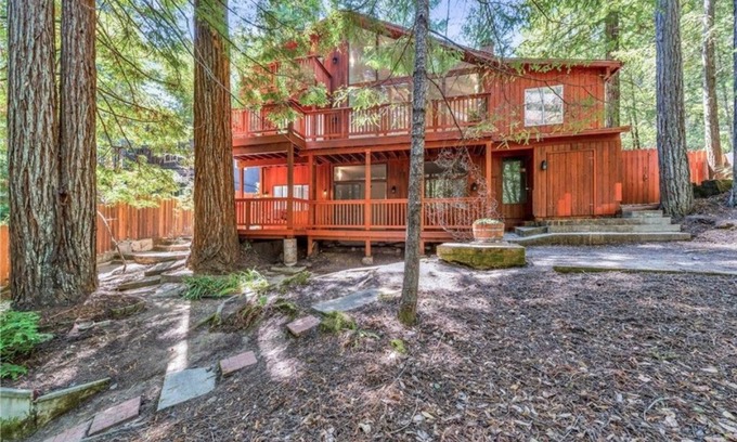 Willits House | Beautiful Home in the Redwoods