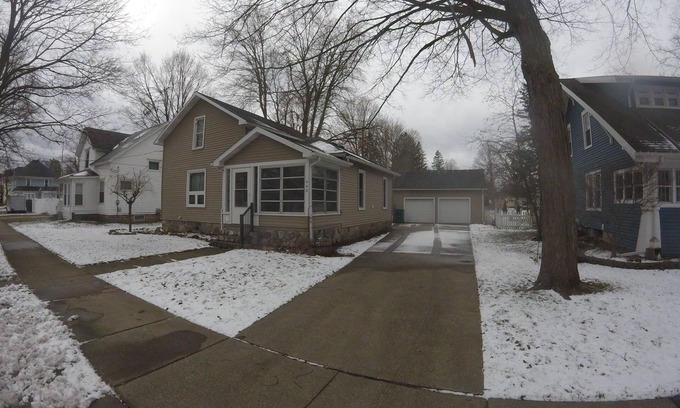 Charlotte House | Beautiful home in the heart of Charlotte! Pet friendly with fenced in yard! n