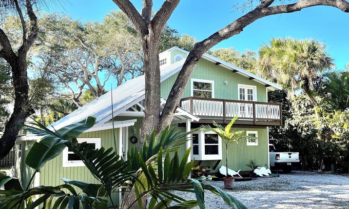 Summerplace House | Beautiful Home in Tropical Beach Paradise.