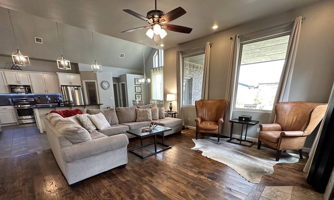 Wheatland House | Beautiful home in Southwest OKC