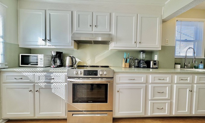 East Shore House | Beautiful Home near Light House Beach