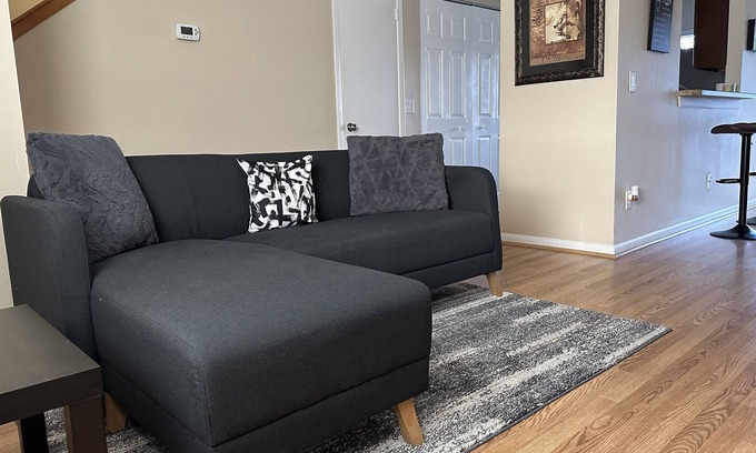 Orlando Condo | Beautiful home near UCF, Disney , Universal Studios and more