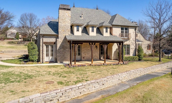 Jenks House | Beautiful home on Acre Lot in Jenks.
