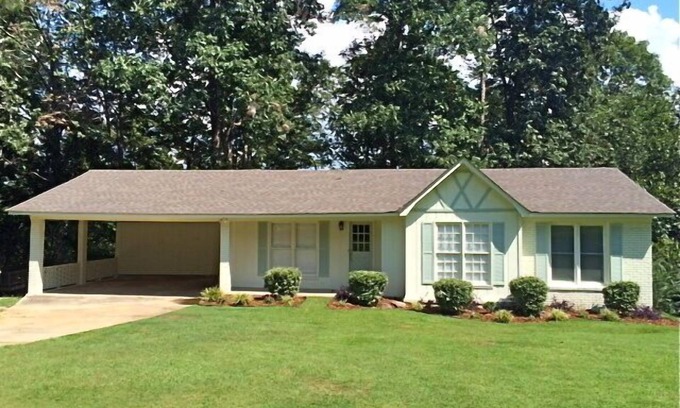 Northport House | Beautiful Home On Lake Tuscaloosa great for wkend getaway and family gatherings!