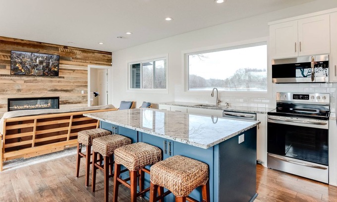 Lindstrom House | Beautiful home on North Center Lake