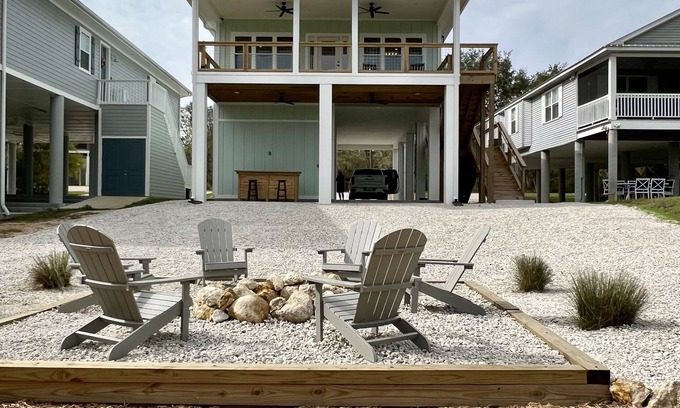 Steinhatchee House | Beautiful home on the river, mins to the Gulf; fire-pit, bar, view