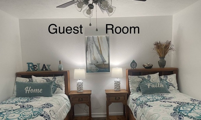 Texarkana House | Beautiful Home Sleeps 4 Completely Renovated Fully Furnished New Smart TV Wi-Fi