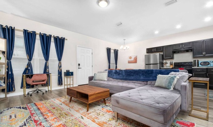 Gainesville Condo | Beautiful Home | Walk to UF | Newly built