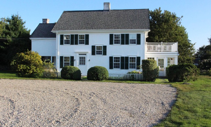 Little Compton House | Beautiful home with gorgeous views near the ocean