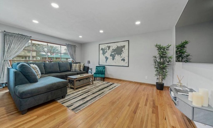 Rockford House | Beautiful home with 5 huge bedrooms