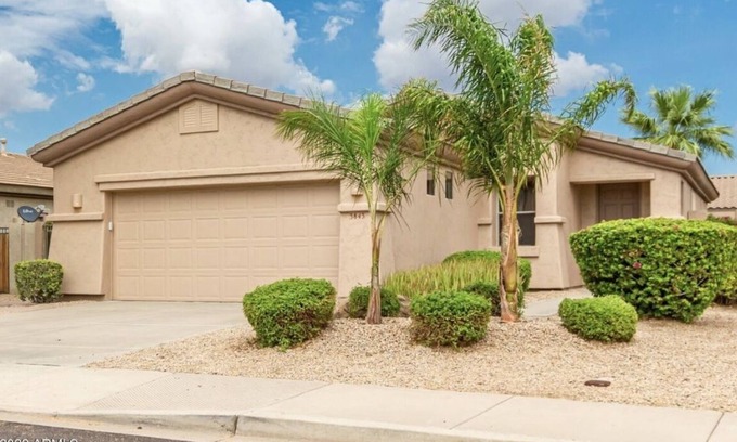 Sunrise House | ~BEAUTIFUL HOME WITH POOL IN PRESTIGIOUS LITCHFIELD/PALM VALLEY