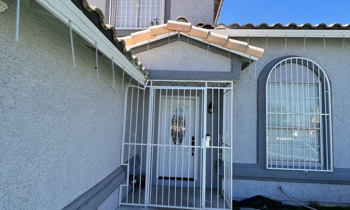 Paradise House | Beautiful home with free parking
